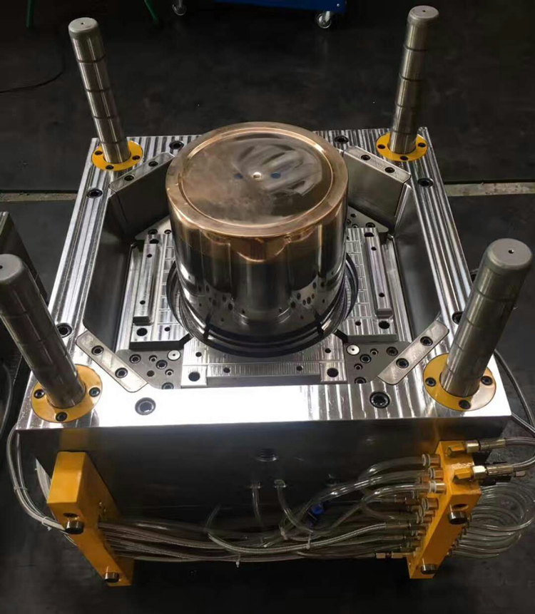 機(jī)油桶模具